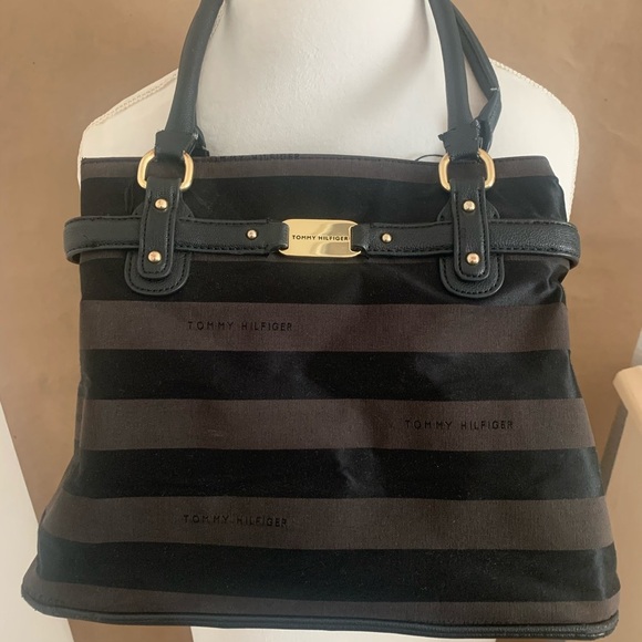 🇺🇸 Tommy Hilfiger Purse - Picture 1 of 6